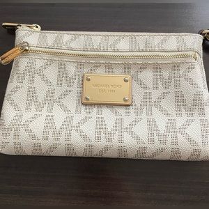 Michael Kors 35F1GJSW3B Jet Set Signature MK Wristlet Purse Vanilla